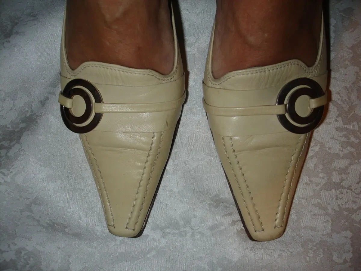 Босоножки/ШЛЬОПАНЦІ 39 р., ШКІРА, світлий беж, закриті. Для дівчат. 10