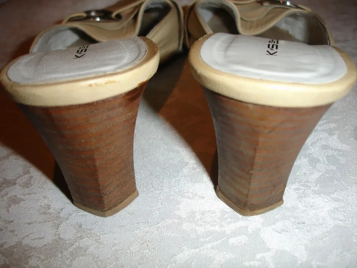 Босоножки/ШЛЬОПАНЦІ 39 р., ШКІРА, світлий беж, закриті. Для дівчат. 8