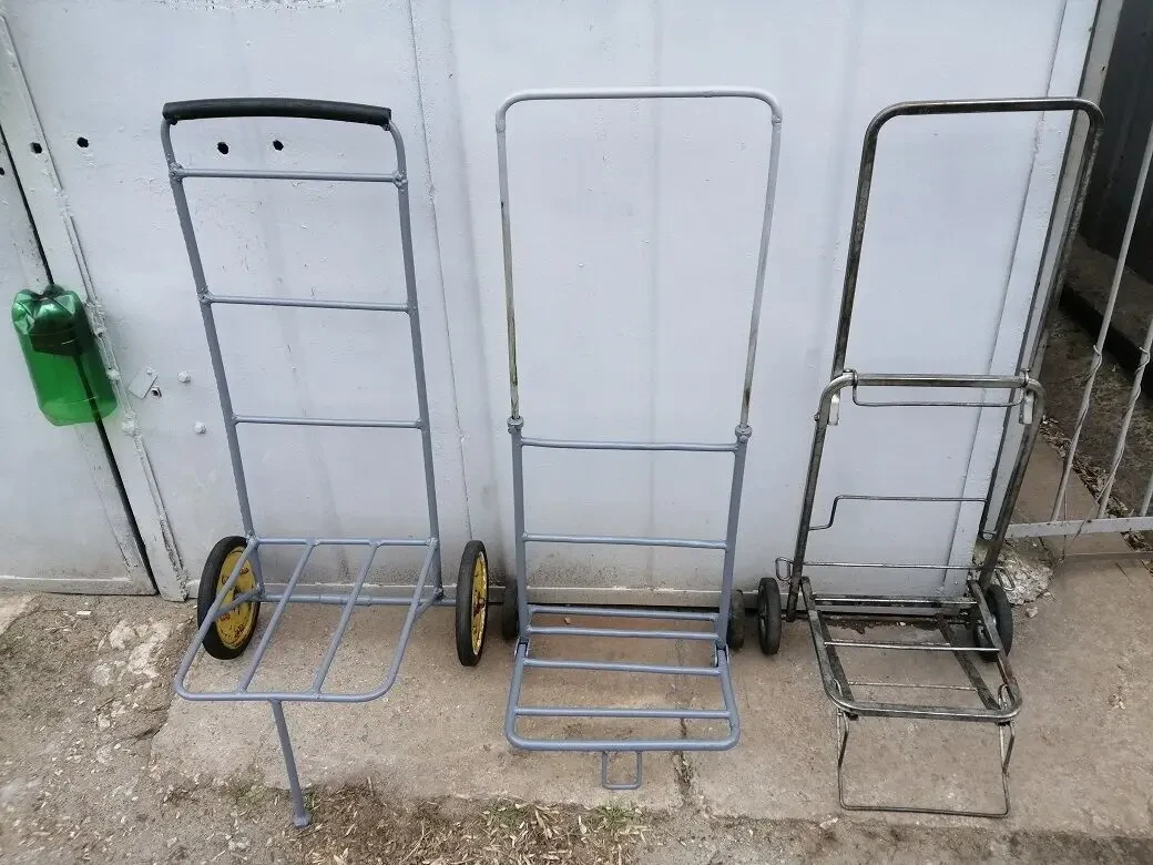 металлические тачки.