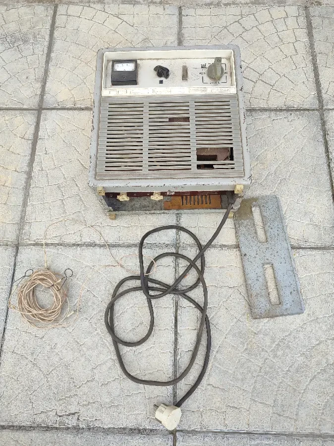 Трансфорсатор сварочный бытовой ТСБ-90 с зарядным 6-12В 4