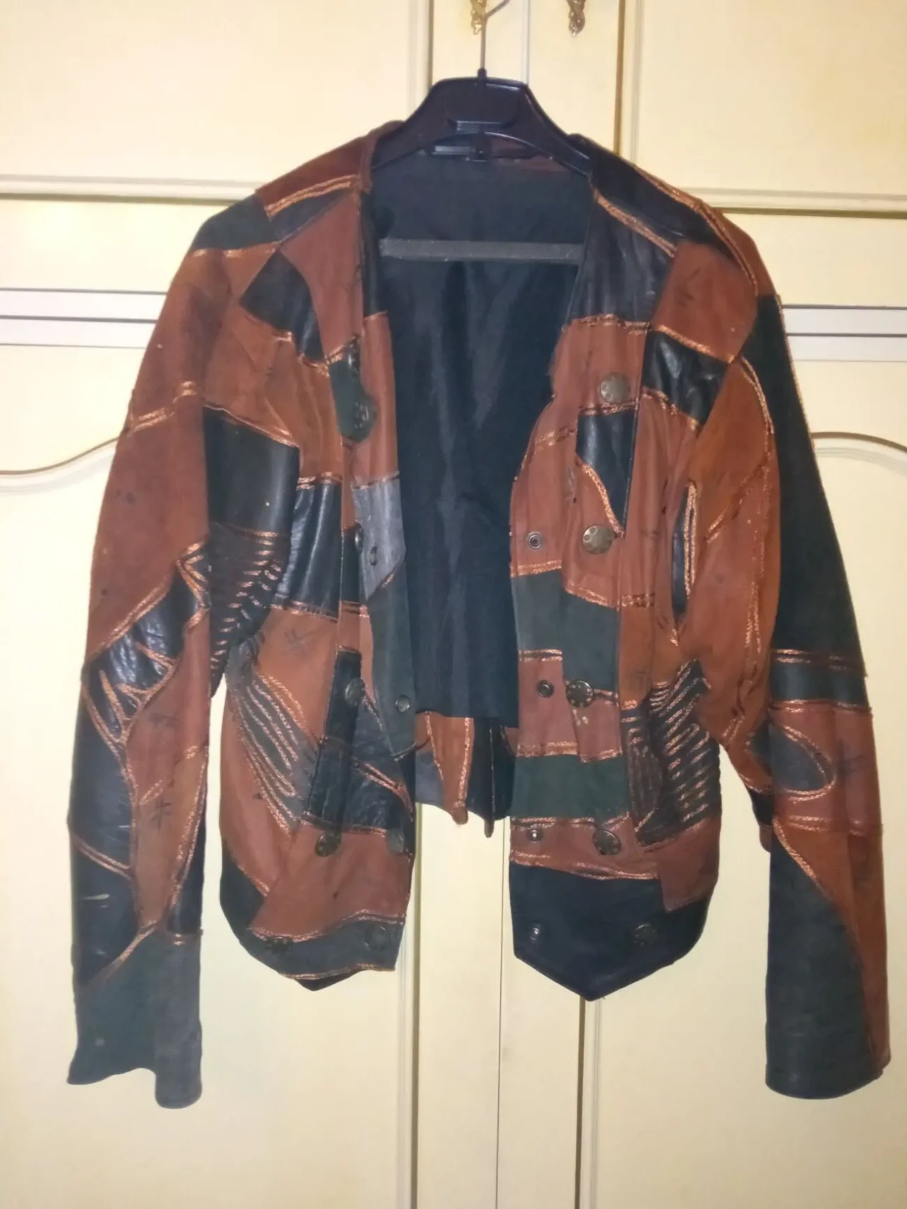 Курточка жіноча