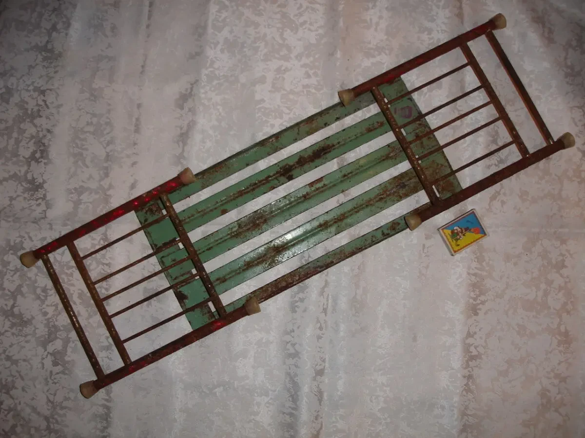 Кровать/ЛІЖКО металеве дитяче ІГРАШКОВЕ для ляльок розкладне. РАРИТЕТ. 5