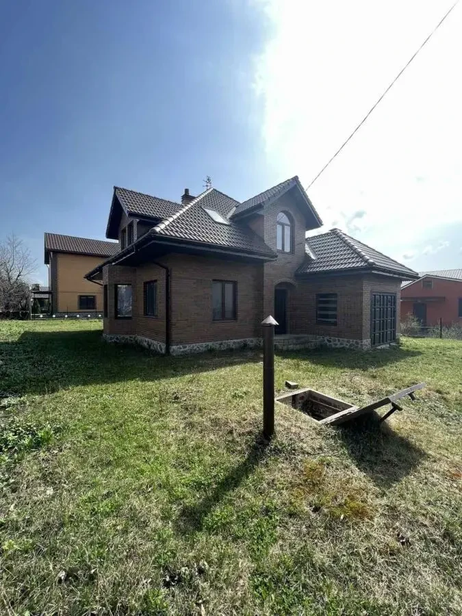 Продам новый дом 138м2 с приватизированным участком 9 соток.