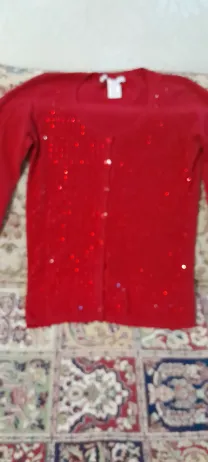 Красивая красная кофта в красных камнях. Италия. Новая