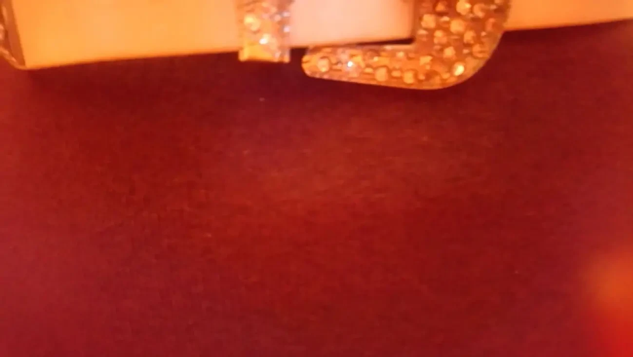 Красивый белый из натуральной кожи пояс с белыми камнями. Италия 3