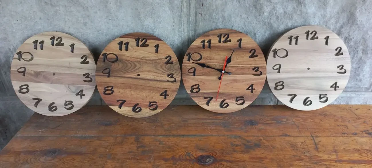 Годинник з натурального дерева 