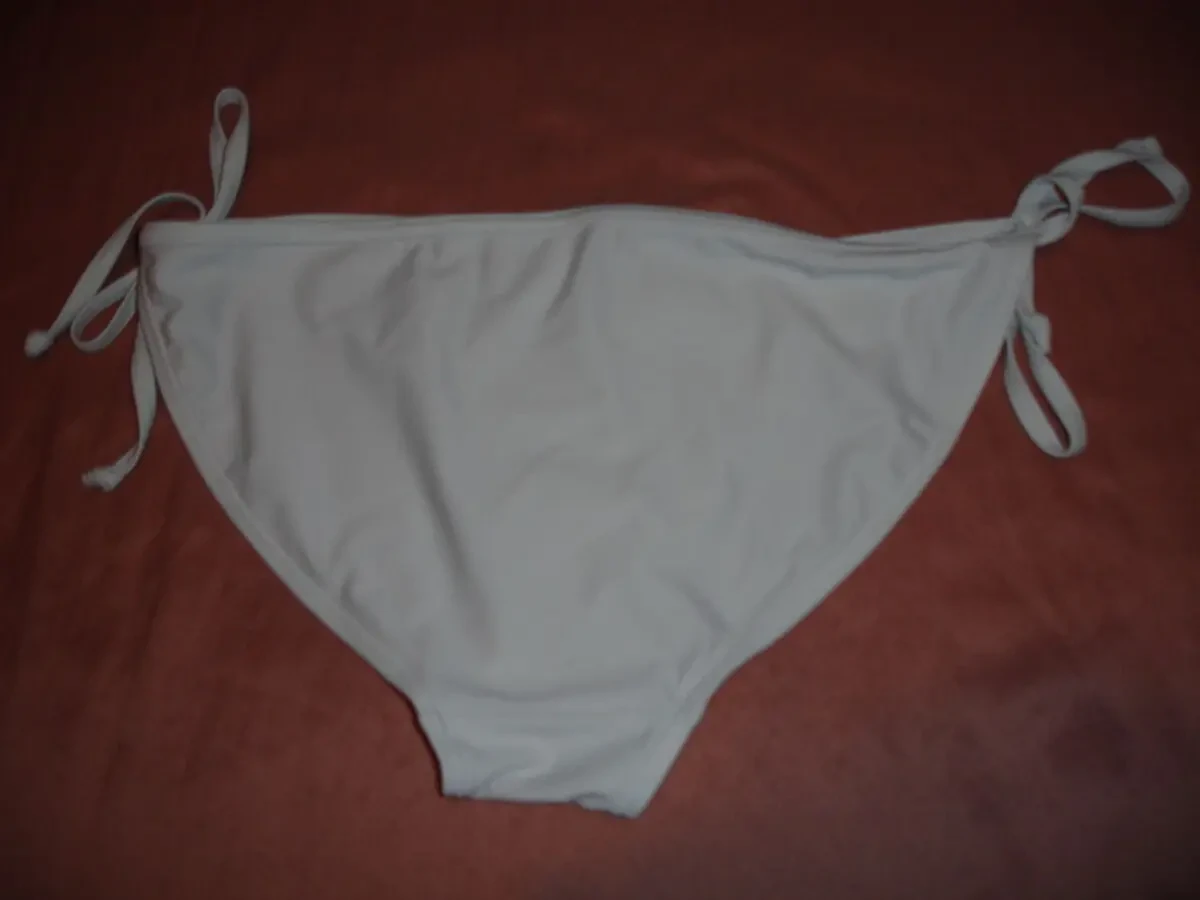 КУПАЛЬНИК М-ка роздільний: ЧОРНИЙ ліф + БІЛІ плавки. На зав'язки. 8