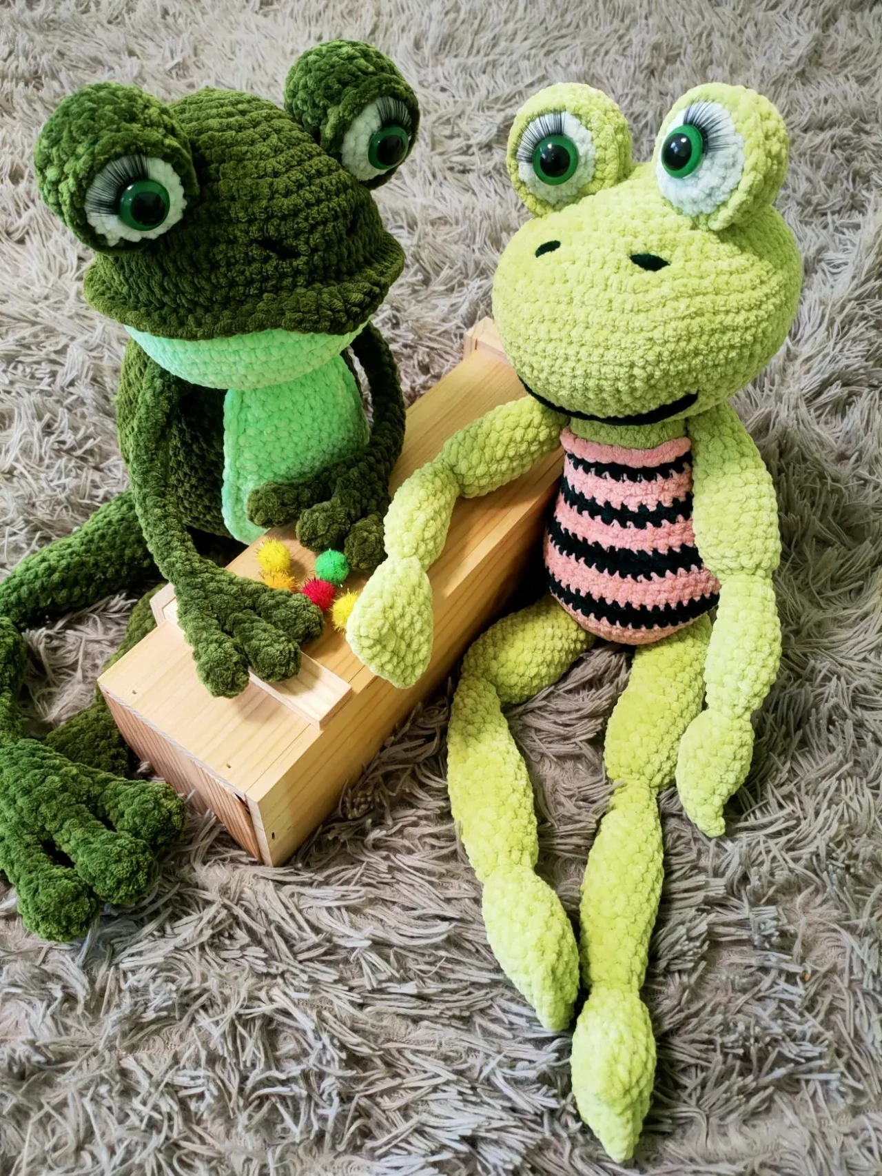 іграшка вязана зелена жаба 9
