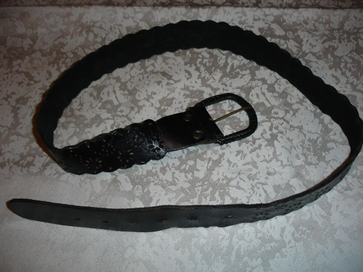 Ремень/РЕМІНЬ/пояс чорний, ШКІРА. бренд DOROTHY PERKINS. Для дівчат.