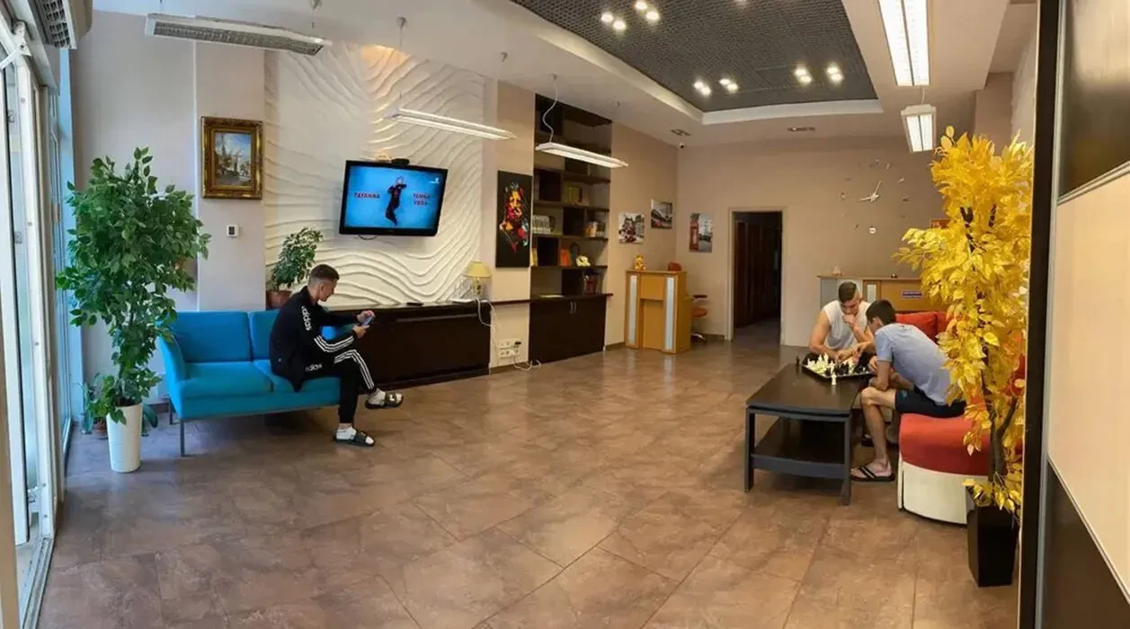 Крутейший новый хостел ! 100 метров от метро Шулявская Бомбоубежище !