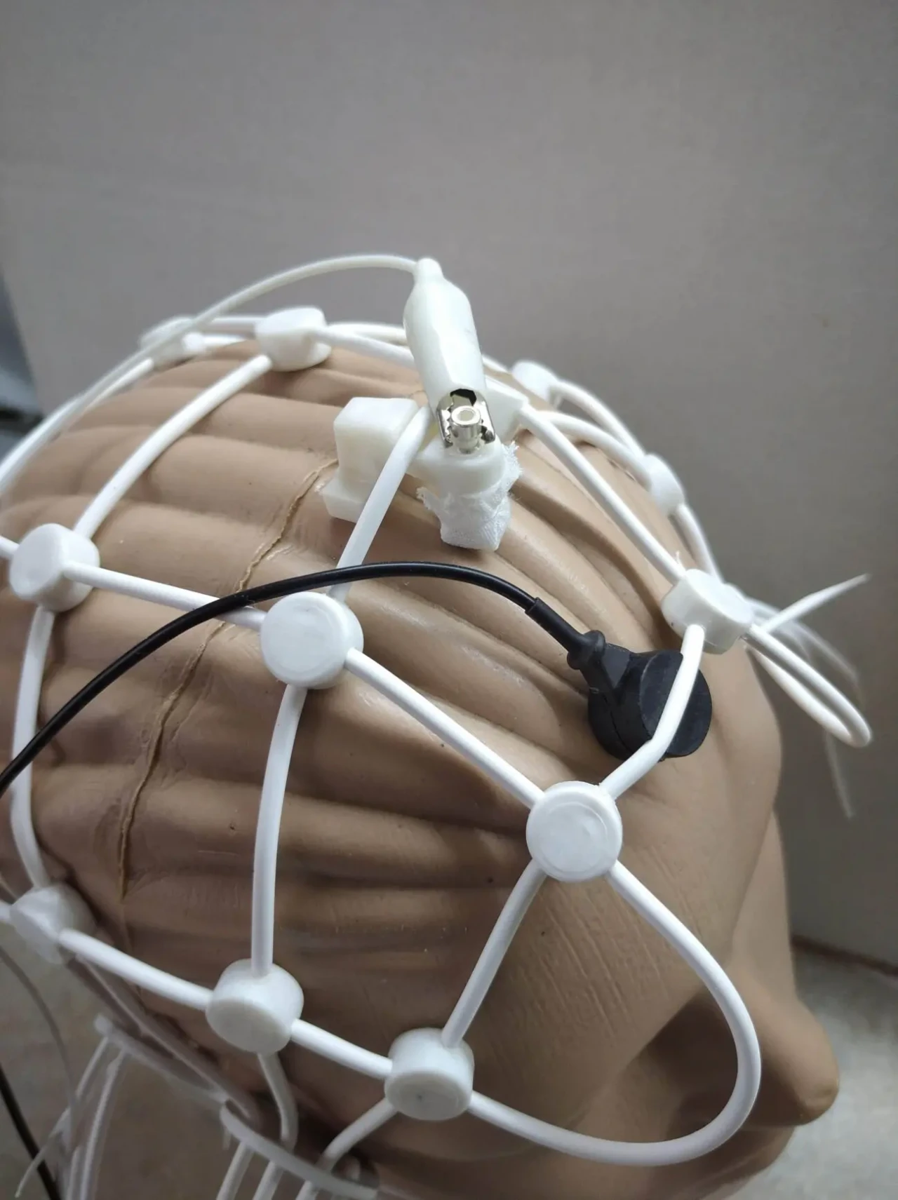 Шлем-шапочка для ЭЭГ 2