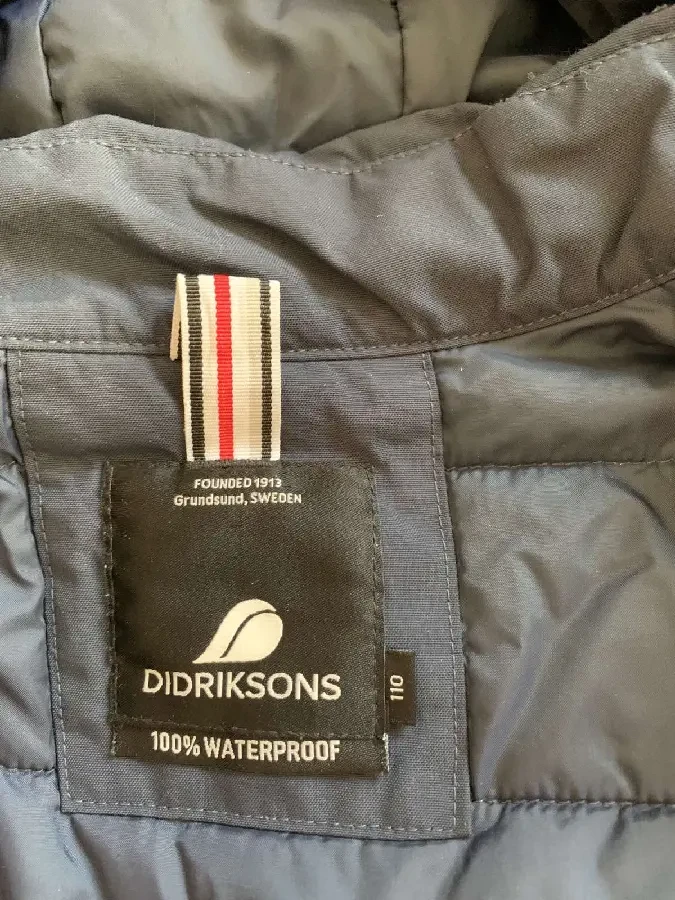 Продам зимнюю парку фирмы Didriksons  б/у рост 110 см. 8