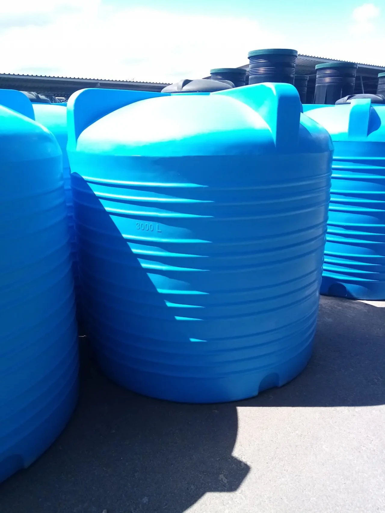 Бочка вертикальная пластиковая на 5000 литров