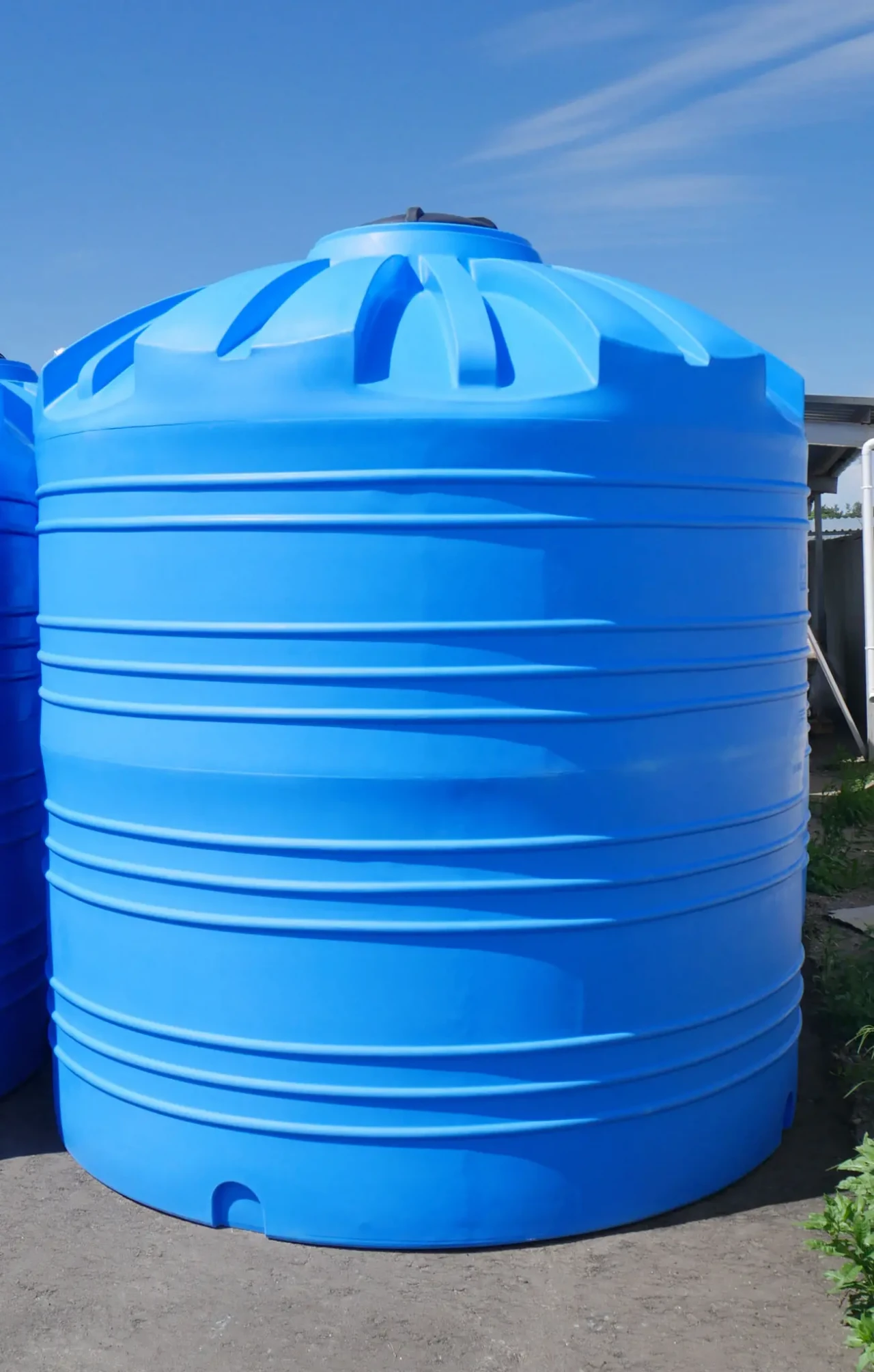 Бочка 10 кубів пластикова