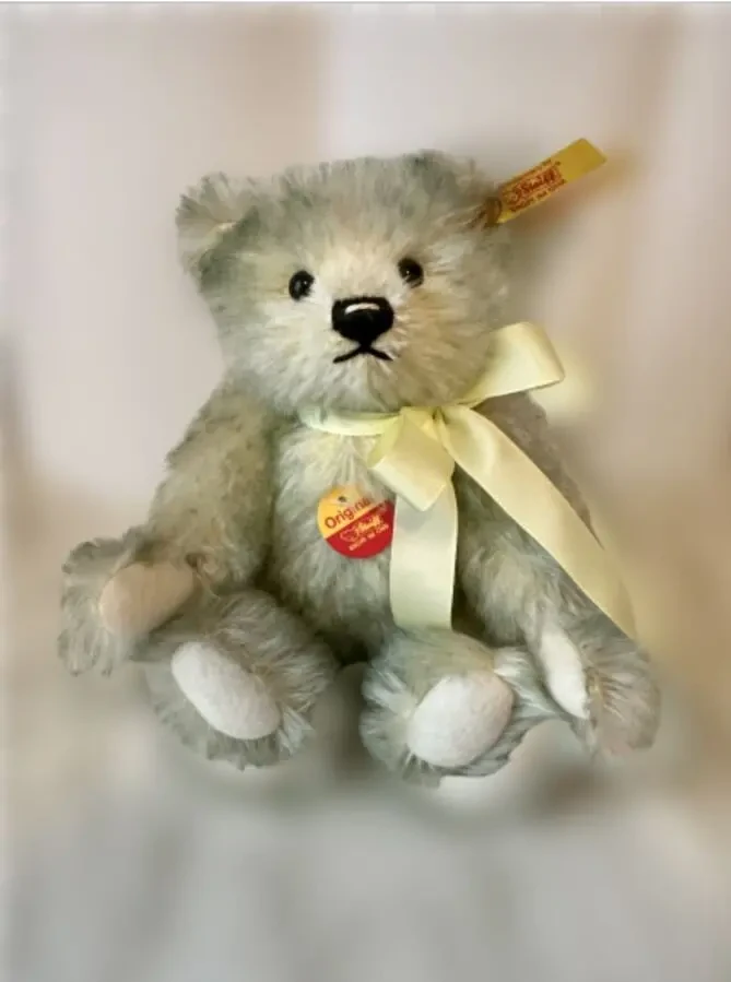 Коллекционный медведь немецкого бренда Steiff