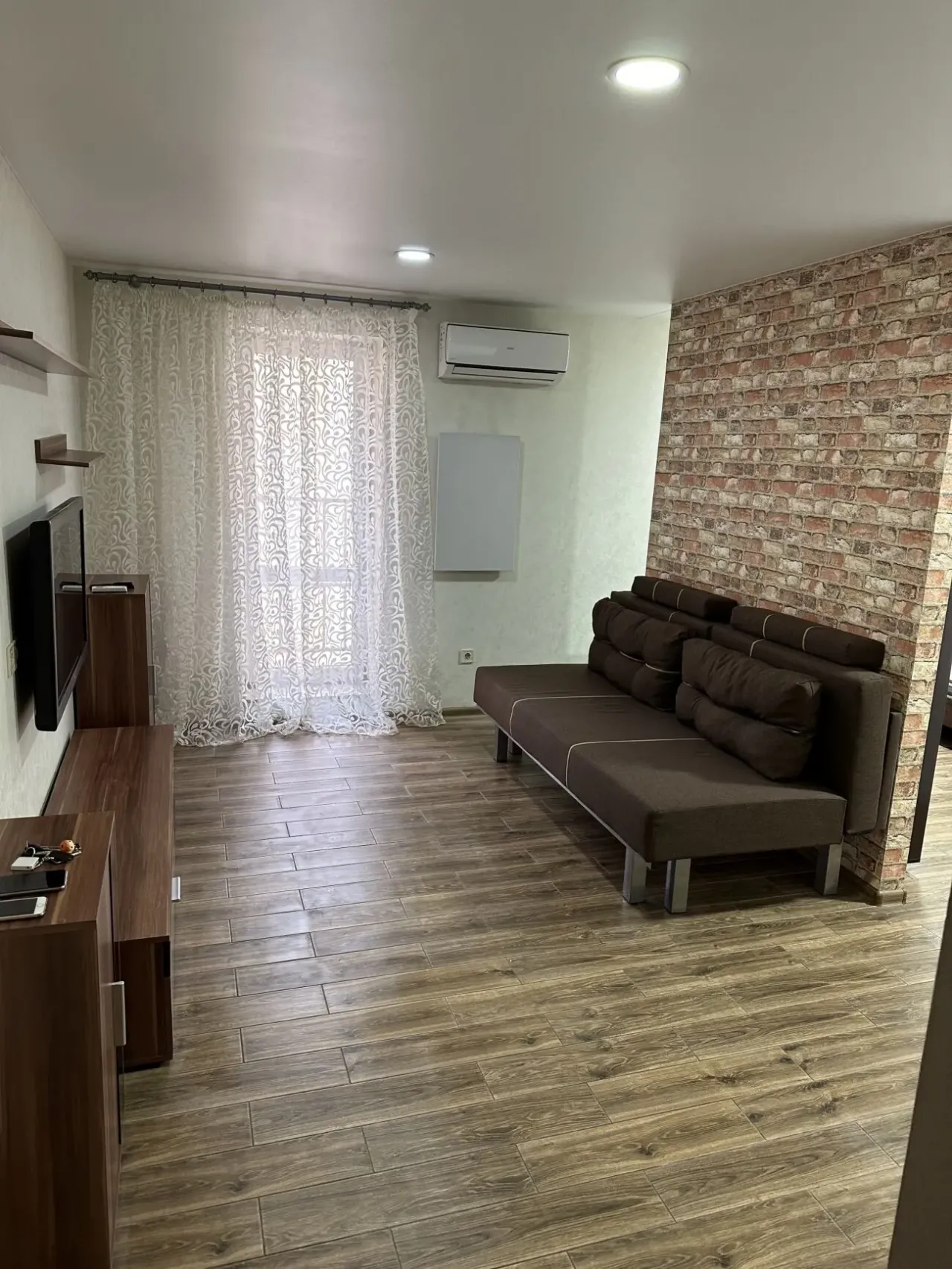 Оренда 1 квартири поруч з метро 2