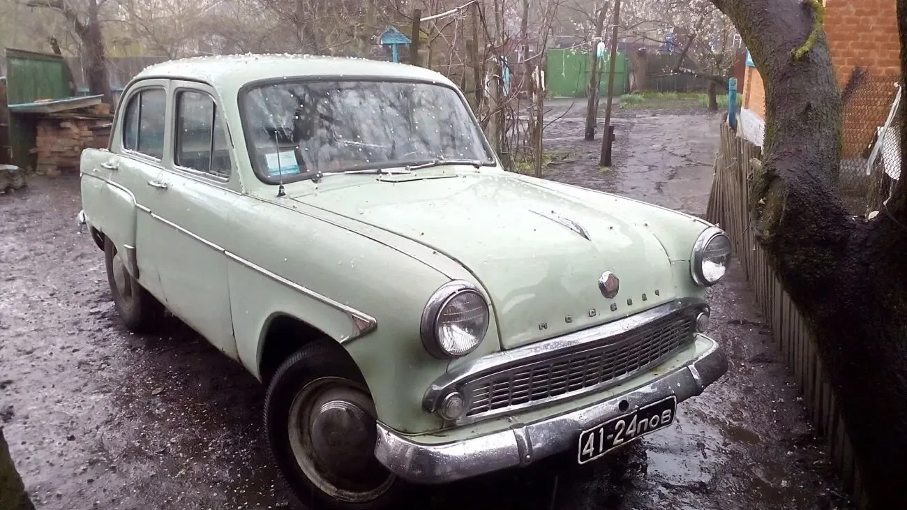 москвич  М 403 на запчастини.Все оригінальне,але не на ходу 2 роки. 2
