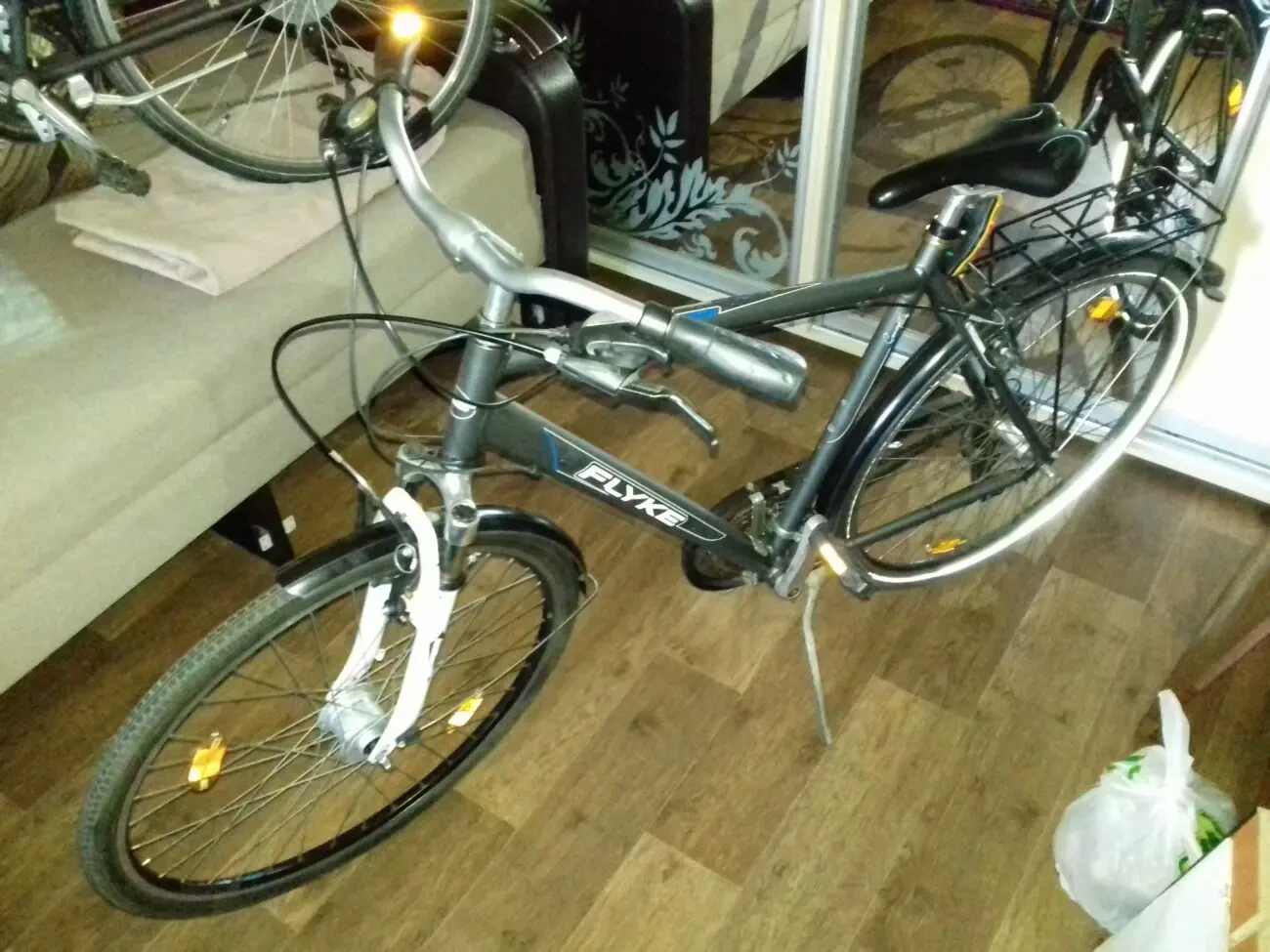 Велосипед Flyke. 21 швидкість, 28 мі колеса, міський. Італія