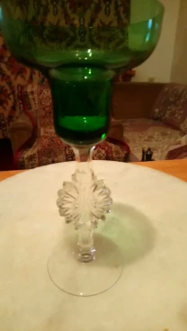 Оригинальный фужер из цветного стекла и хрусталя. Зелёный (коричневый)