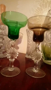 Оригинальный фужер из цветного стекла и хрусталя. Зелёный (коричневый)