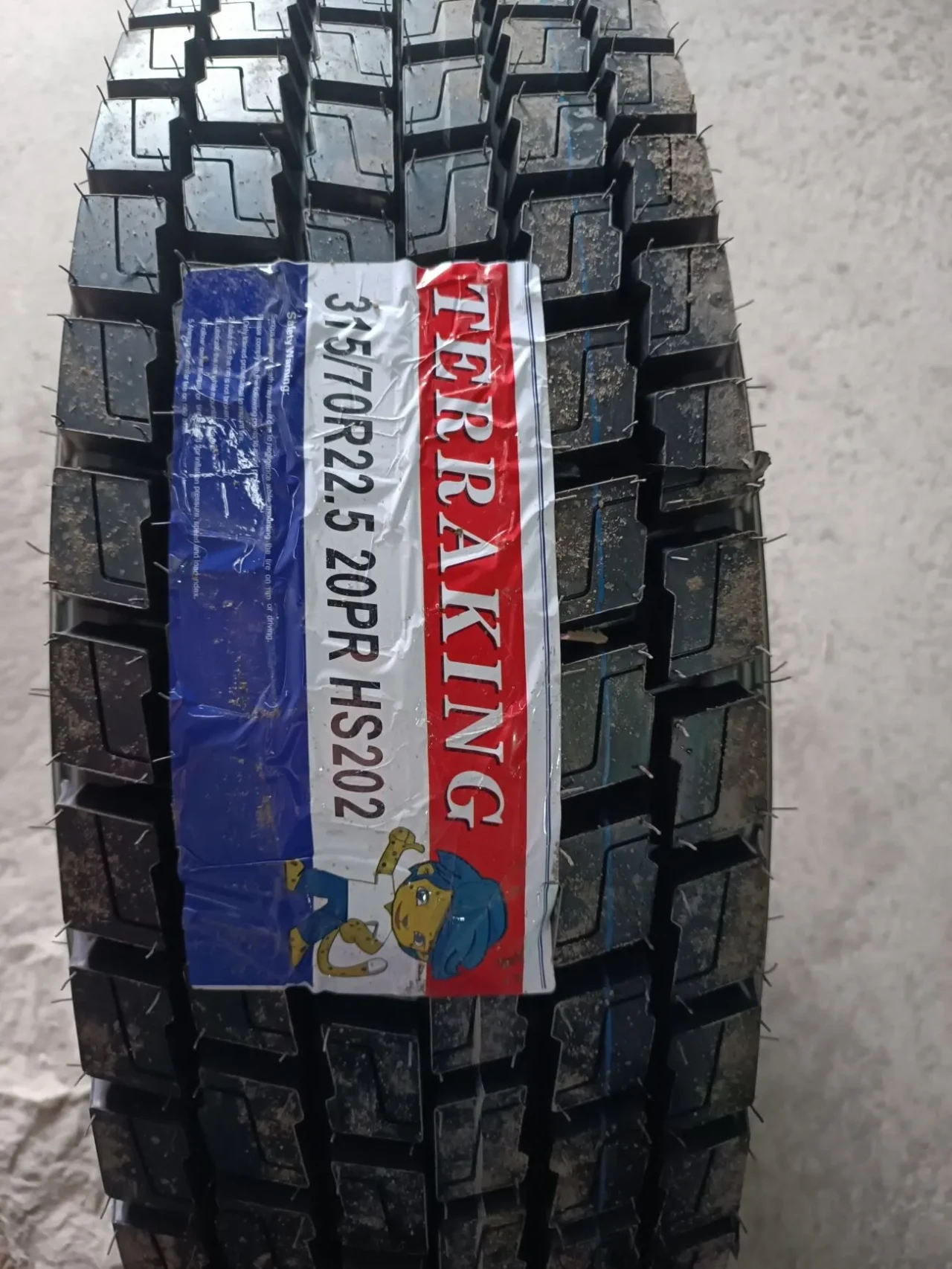 Шини гумові для вантажних автомобілів склад Дніпро 3