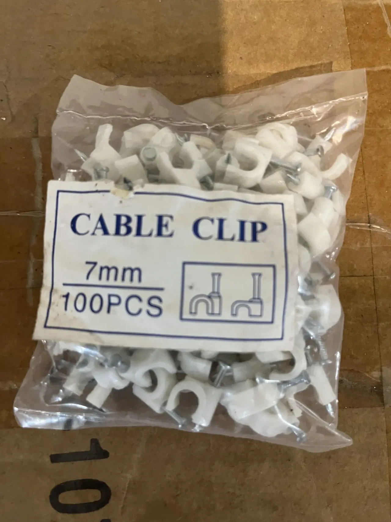 Клипса, скоба для крепления кабеля от 4 до 22 мм. Упаковка 100 шт.