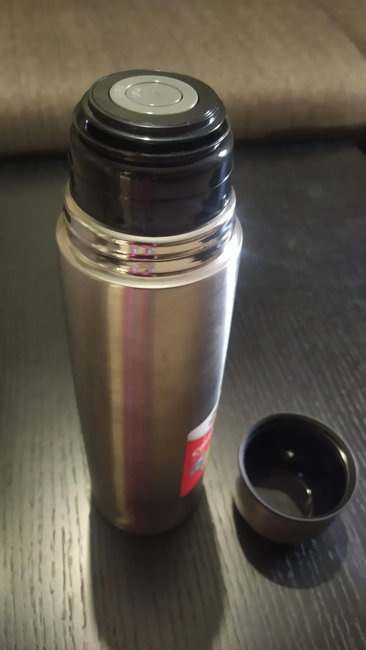 Термос металевий 1 літр новий 370 грн. 2