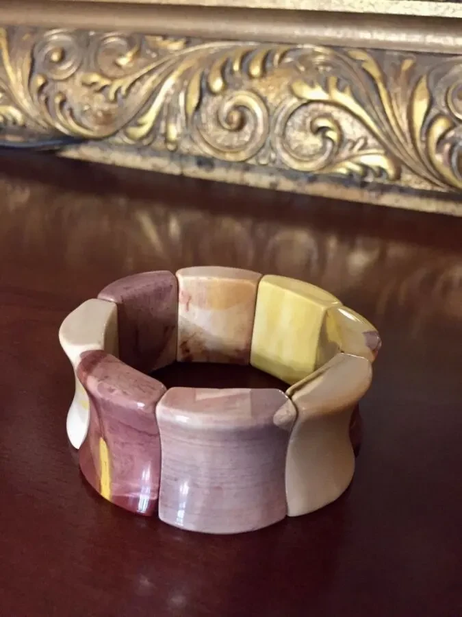 Браслет из яшмы ( натуральный камень)