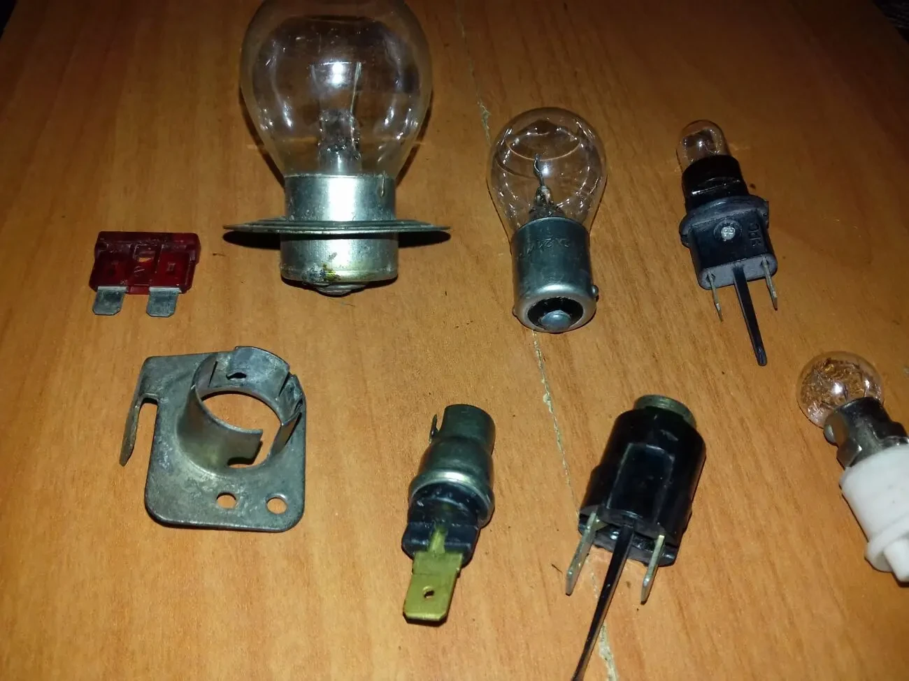 Лампочки для автомобіля та іншого. 2