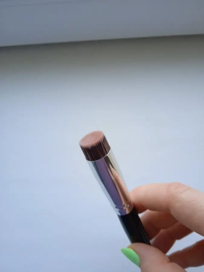 Пензлик для тональної основи, хайлайтера, кор. пудри, 17 см, новий 2