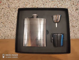 Набор -фляга и три рюмки