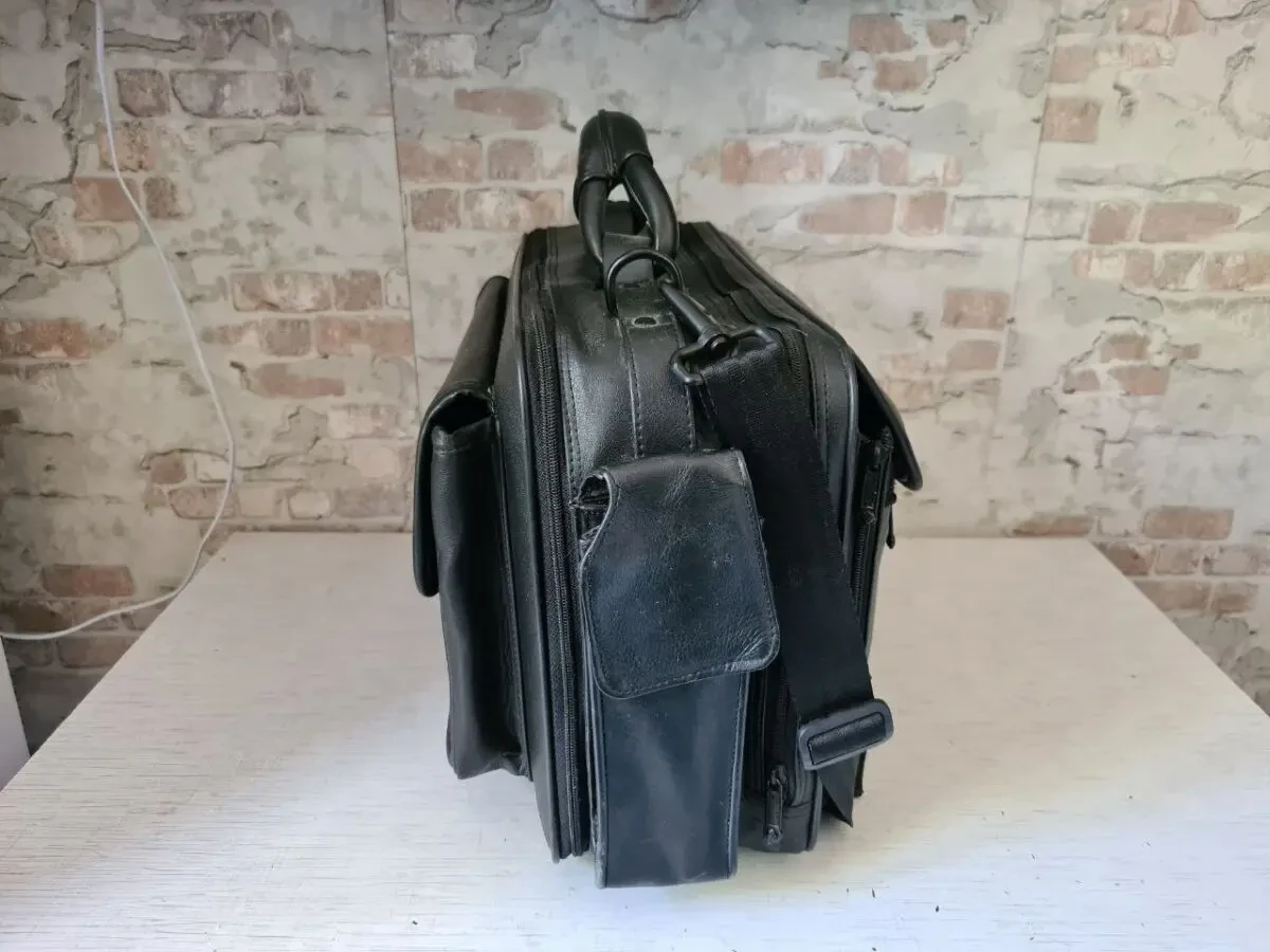 Продам сумка для ноутбука от итальянского бренда 