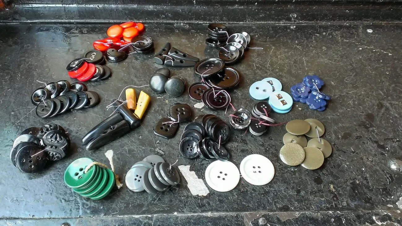 Набор пуговиц разных размеров 215шт.