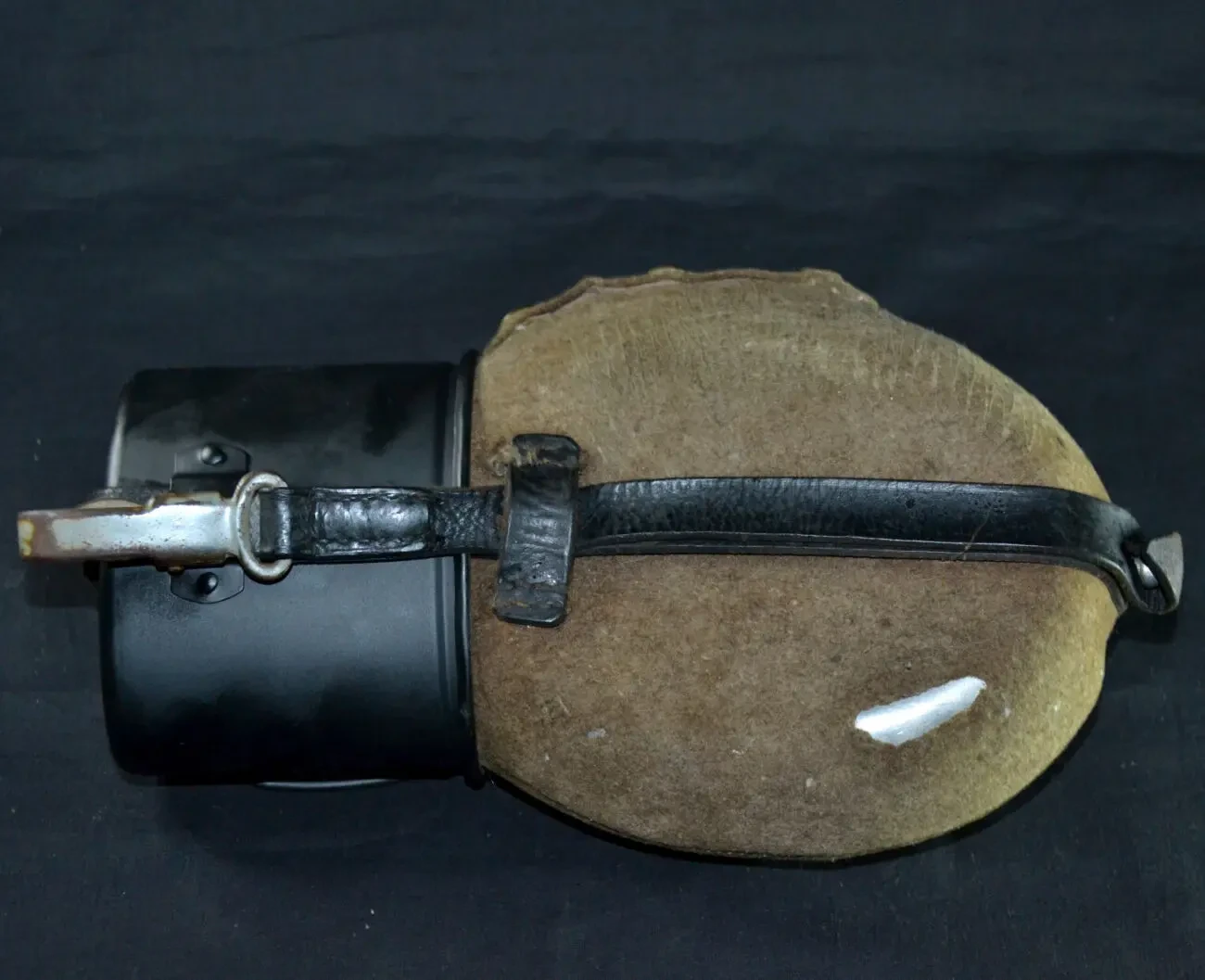 Фляжка рядового состава Вермахта образца 1931 года. В суконном чехле. 5