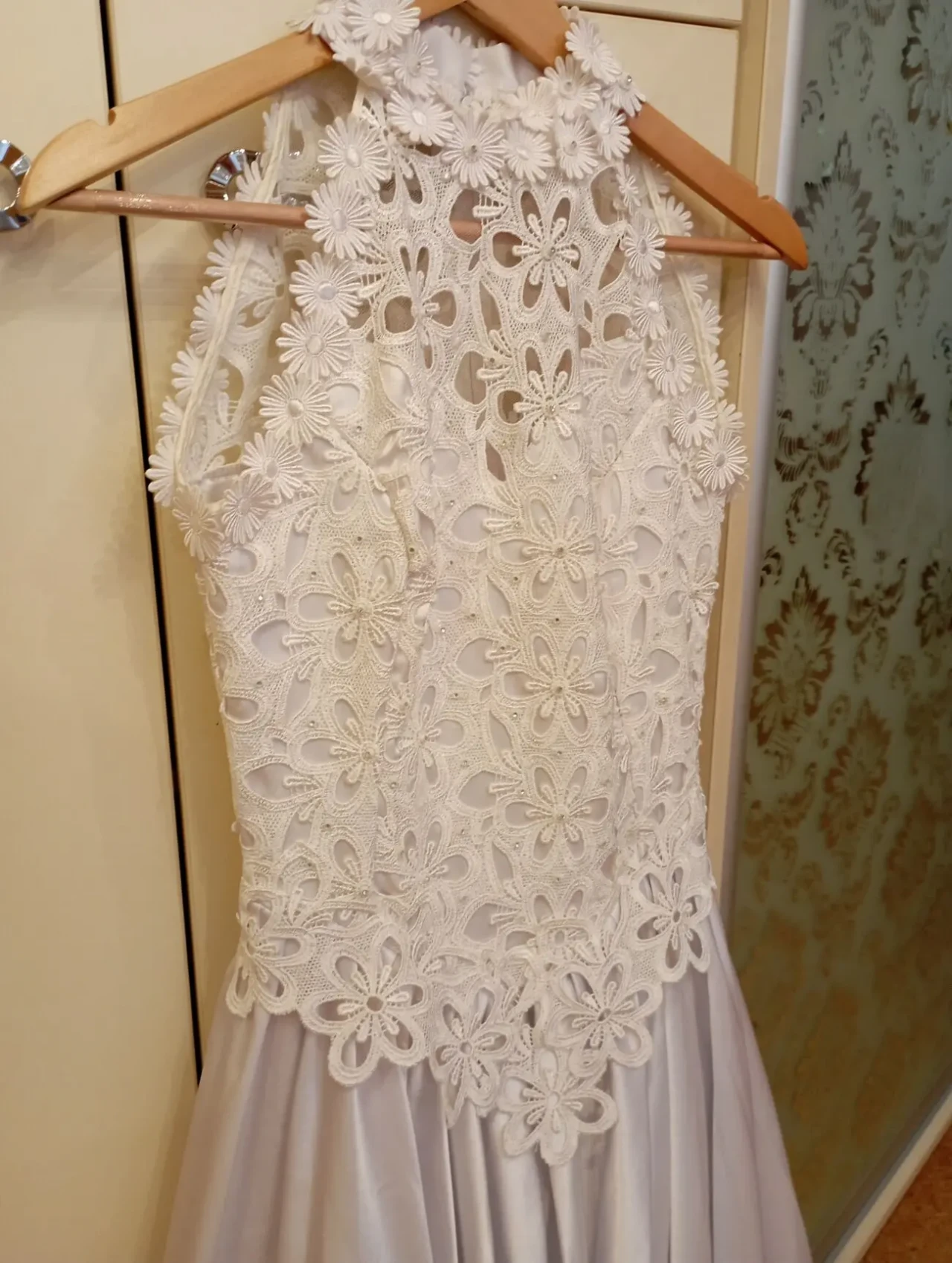 ПРОДАМ комплект весільного вбрання (плаття, віночок, рукавички, туфлі) 3