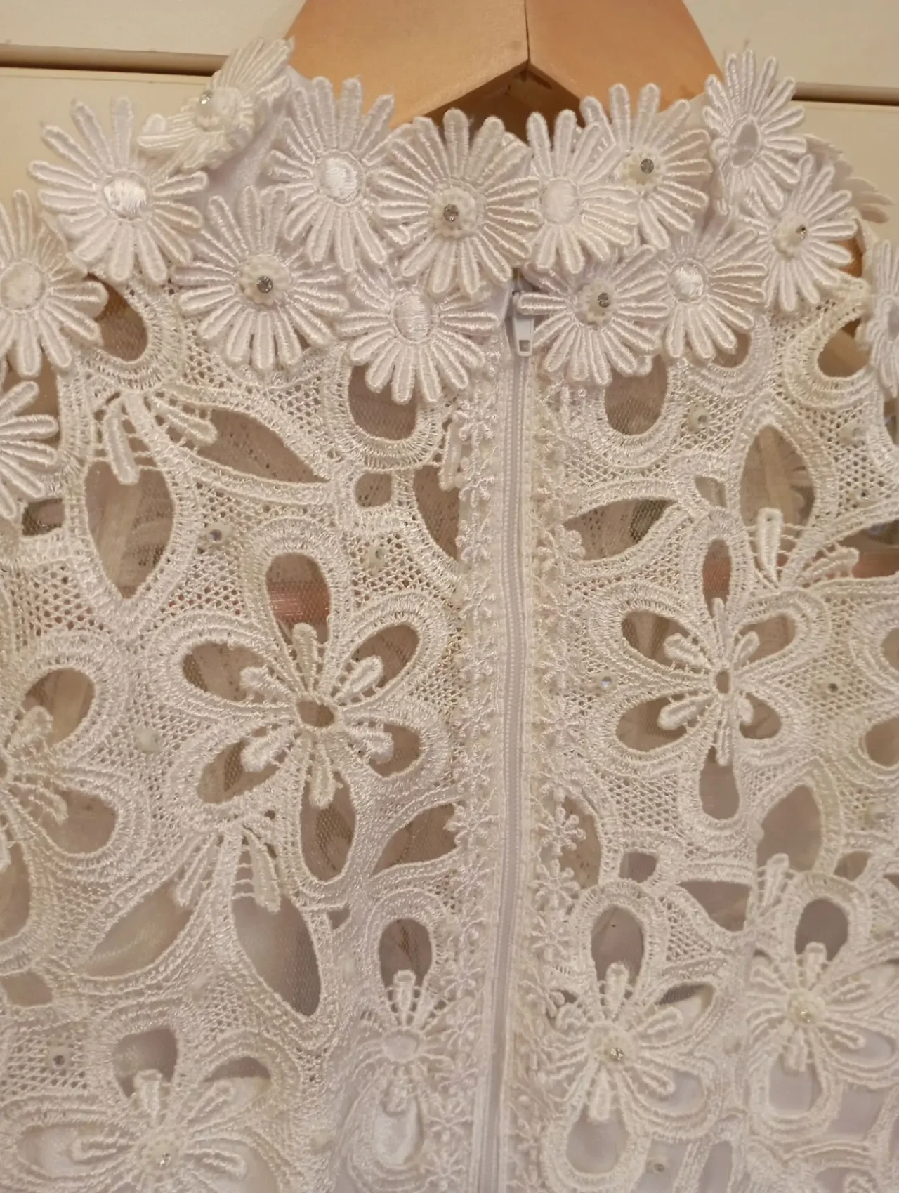 ПРОДАМ комплект весільного вбрання (плаття, віночок, рукавички, туфлі) 5