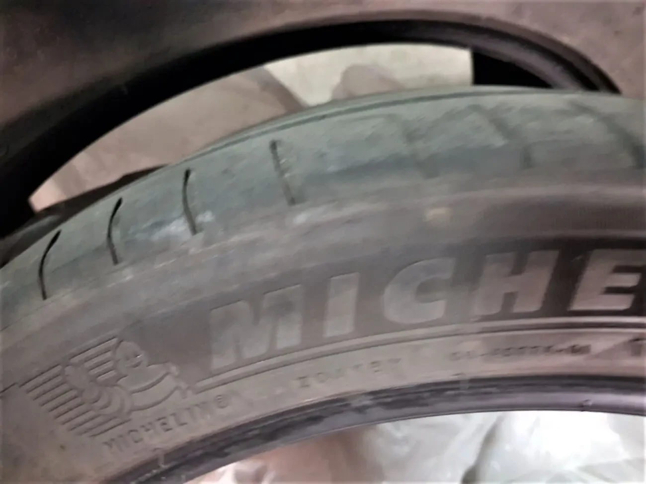 Літні шини Michelin Pilot Sport 4 255/40 R19 б/в 5