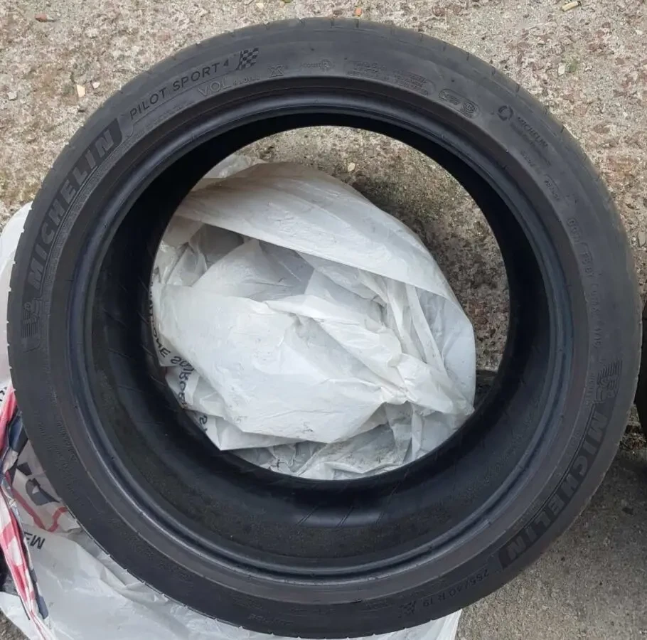 Літні шини Michelin Pilot Sport 4 255/40 R19 б/в 6