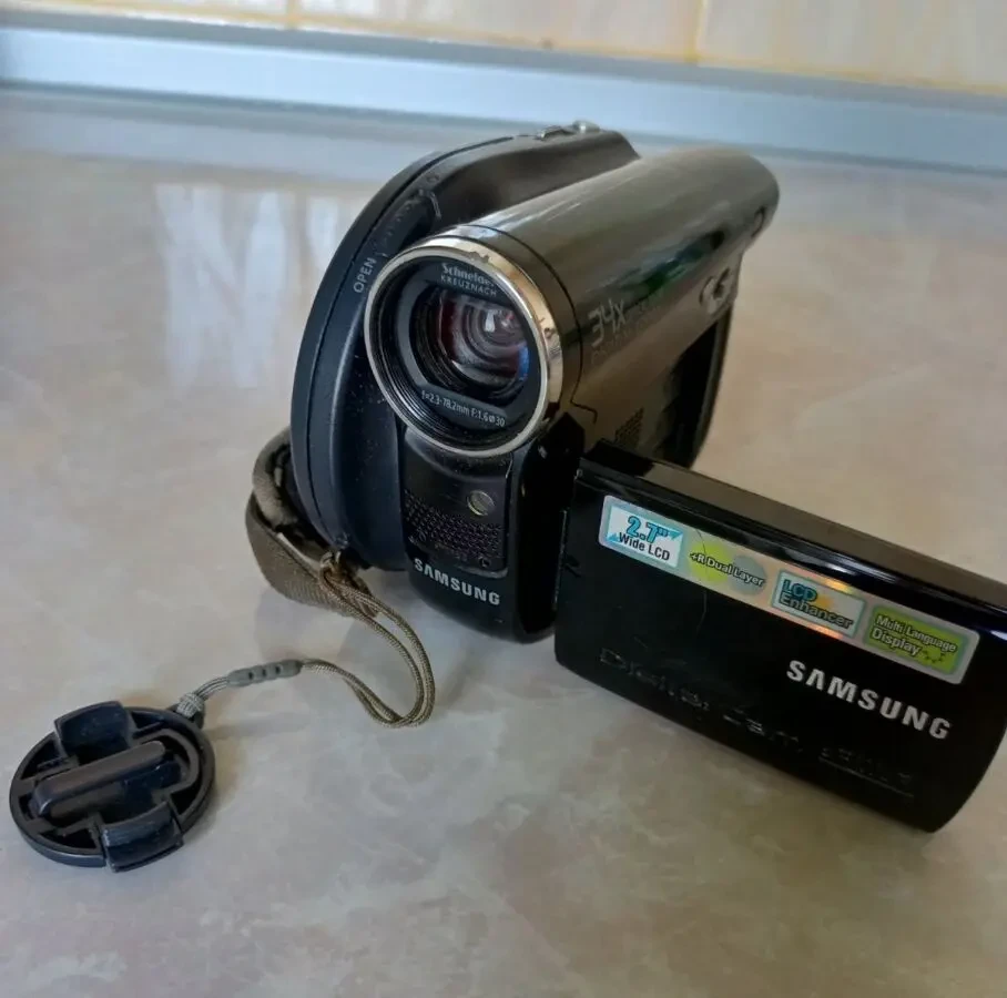 Видеокамера Samsung VP-DC175WB