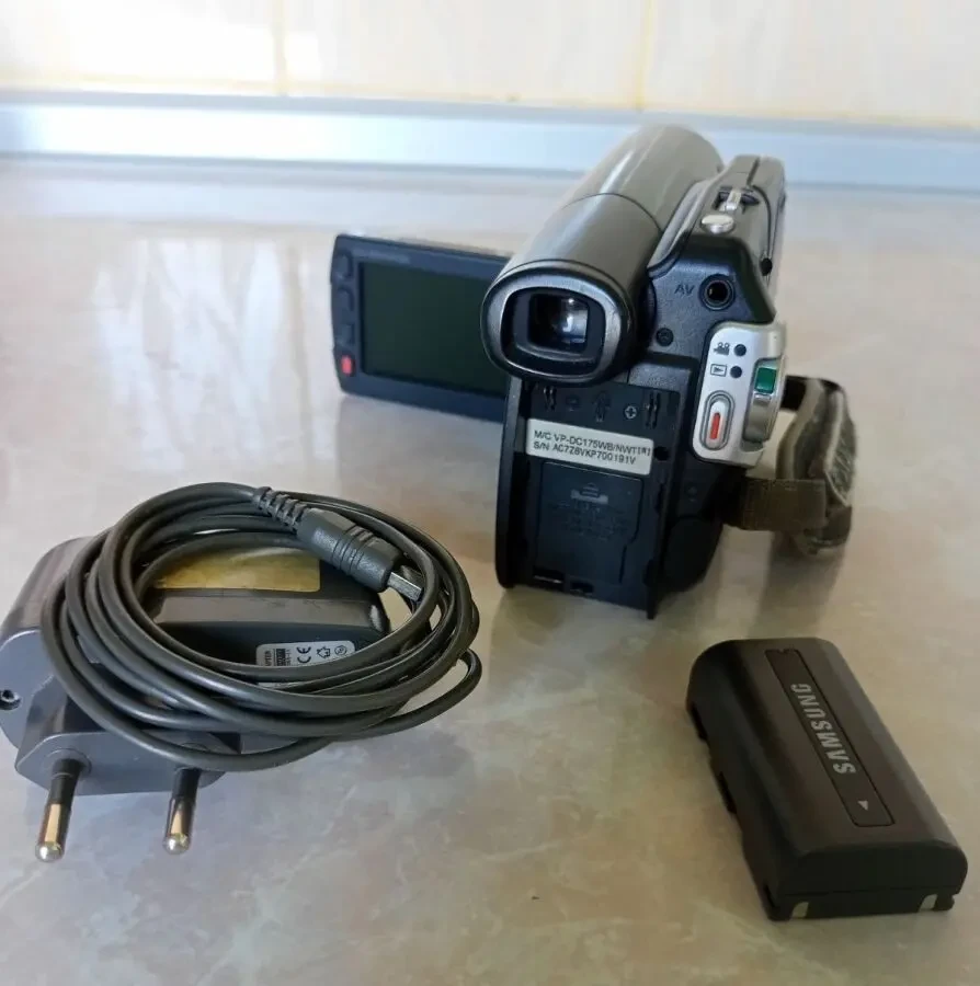 Видеокамера Samsung VP-DC175WB 4