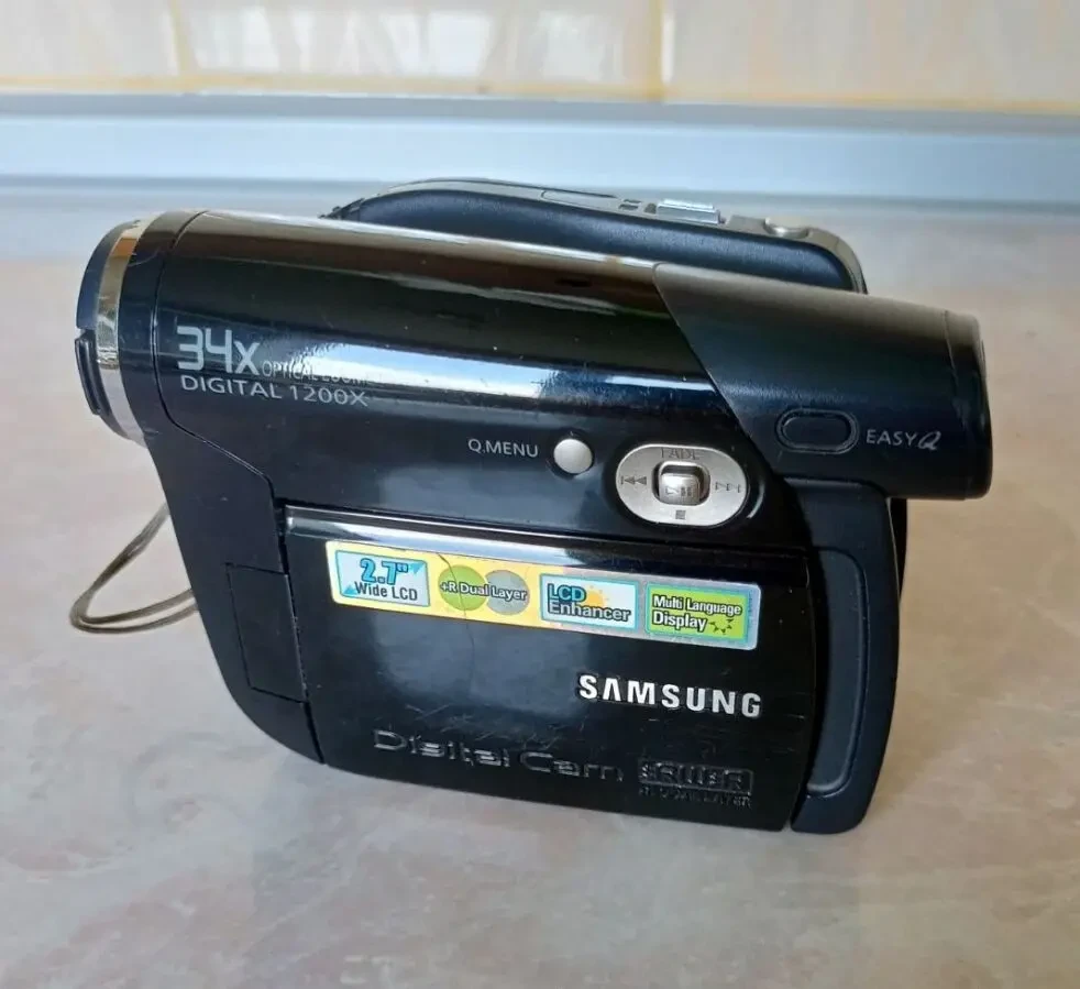 Видеокамера Samsung VP-DC175WB 2