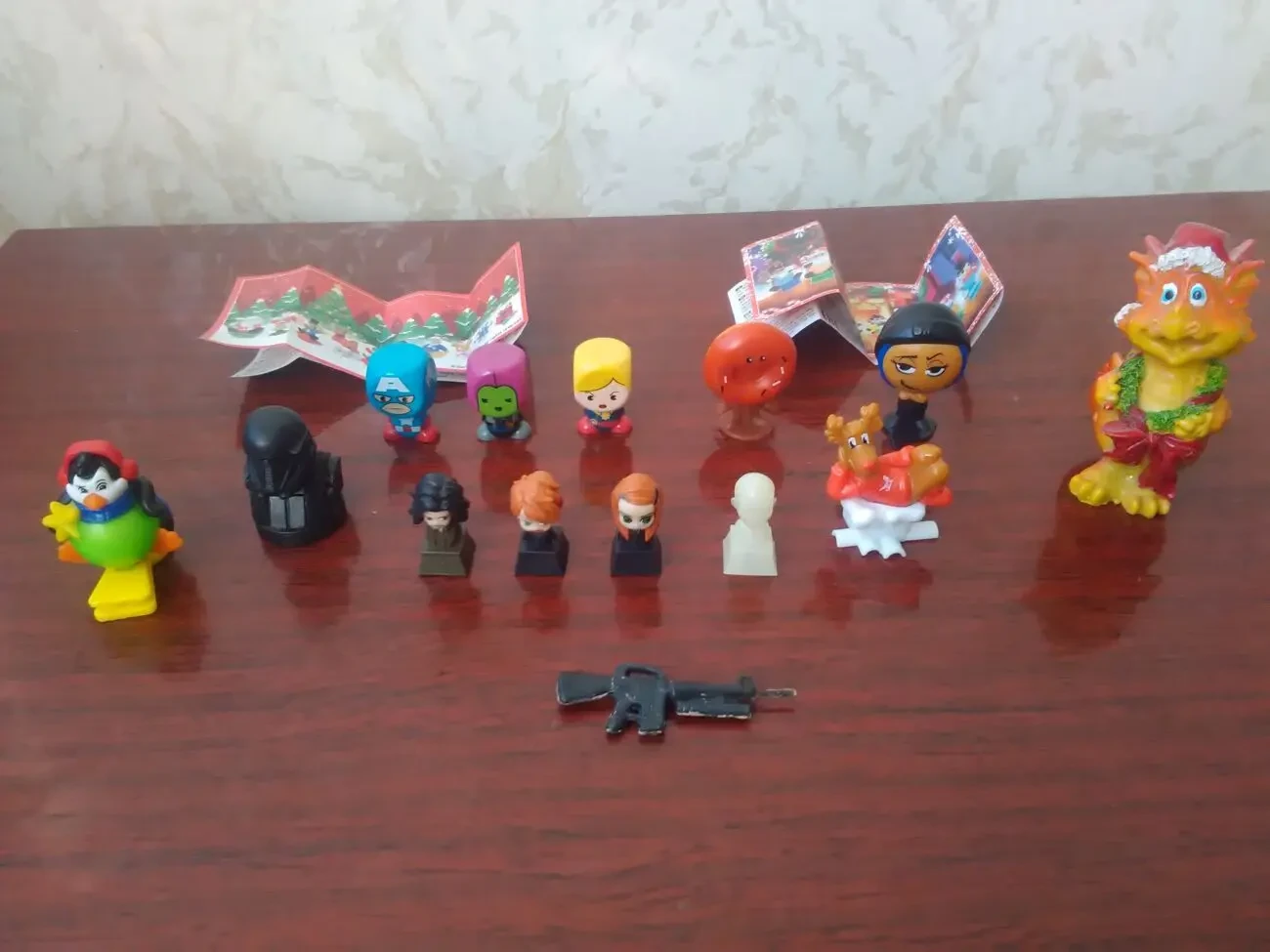 Игрушки коллекционирования с супермаркетов и киндеры