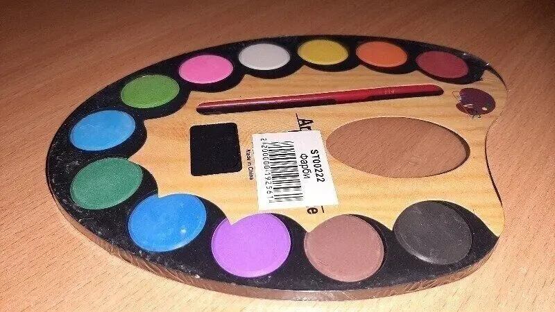 Фарби акварельні   з пензликом 12 кольорів.Роблю дуже хороші знижки!