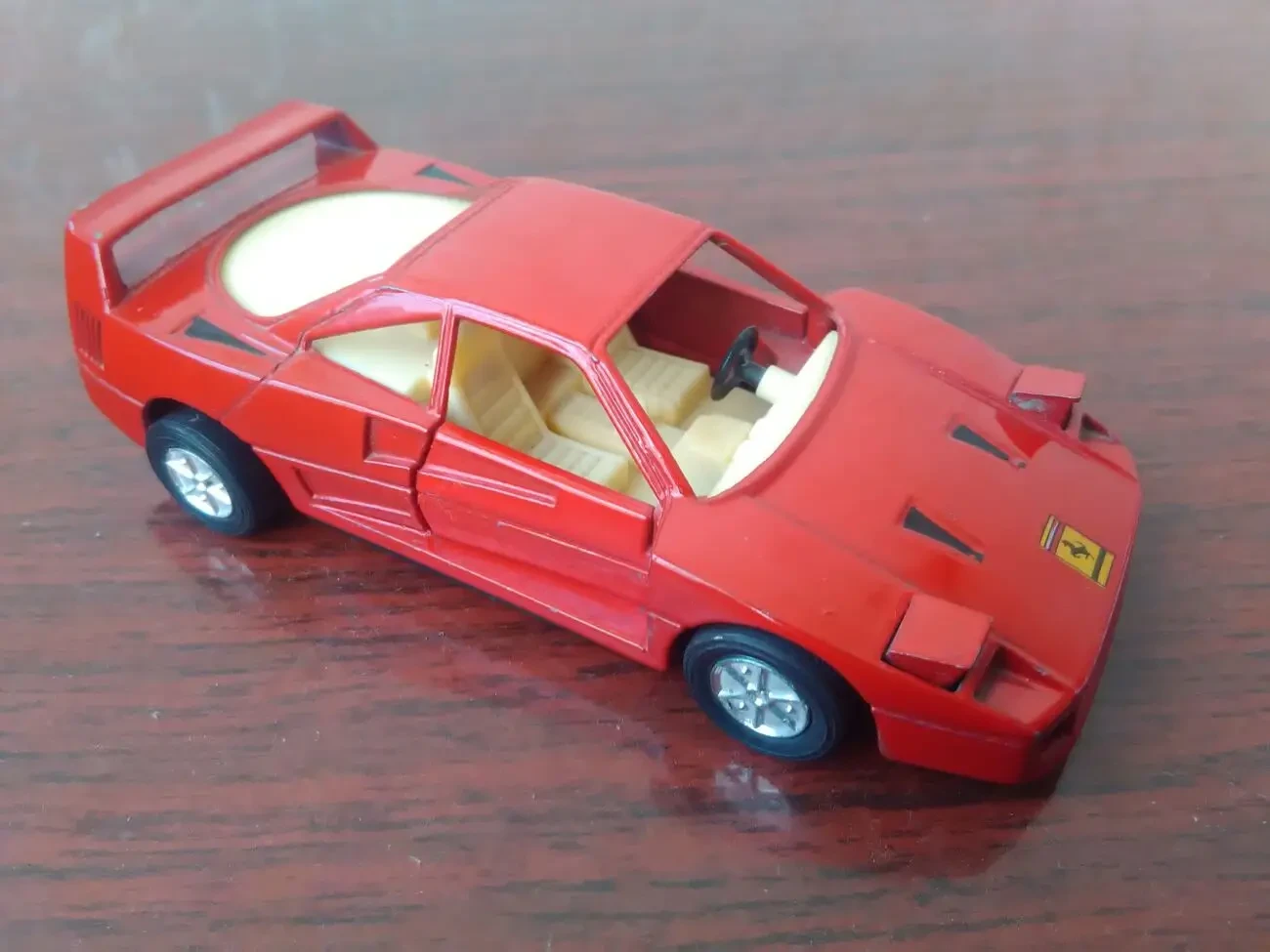 Металлическая машинка Ferarari F-40