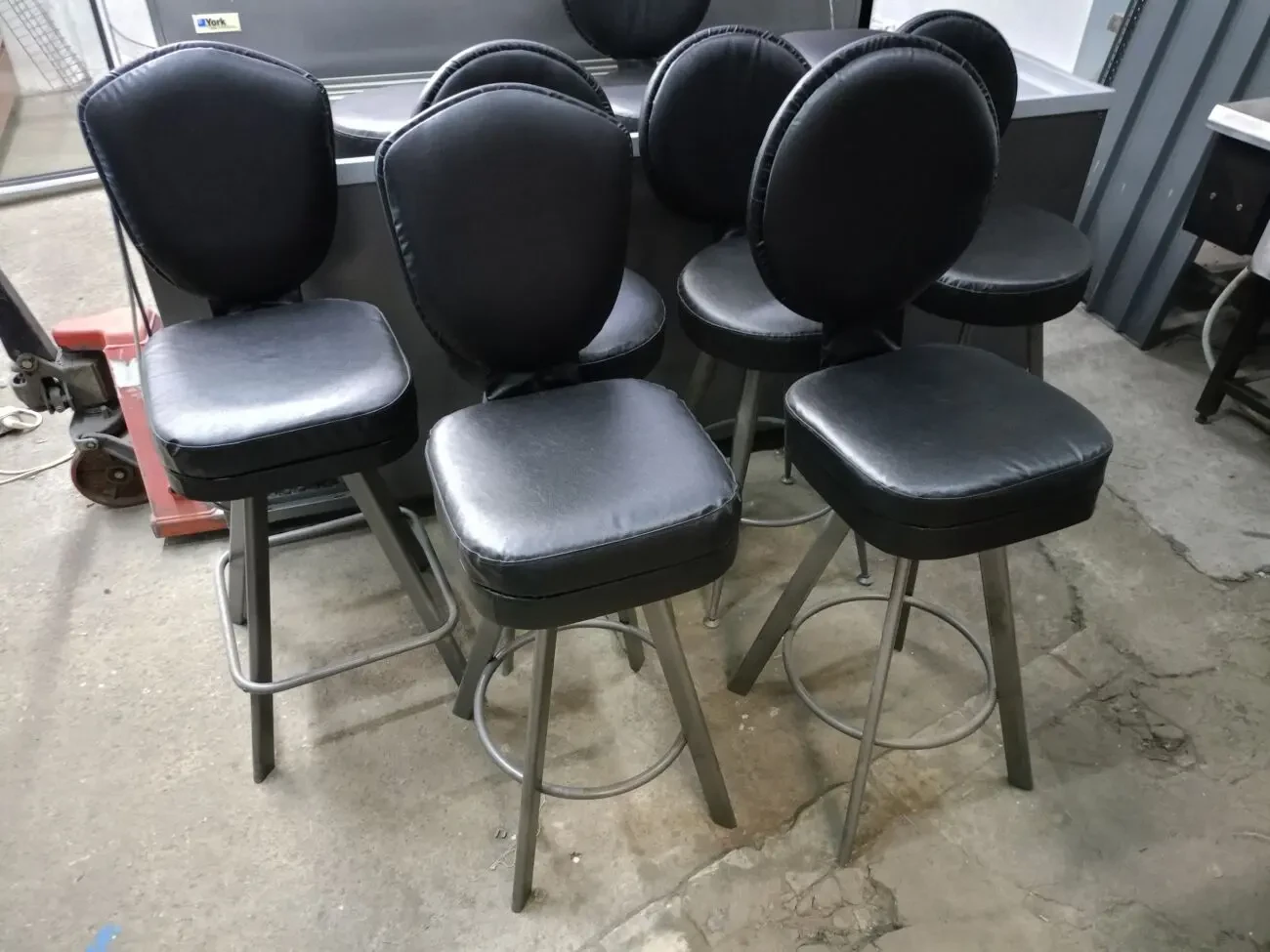 Барний стілець б в, стільці під ігровий автомат б/в, стілець для перук 3