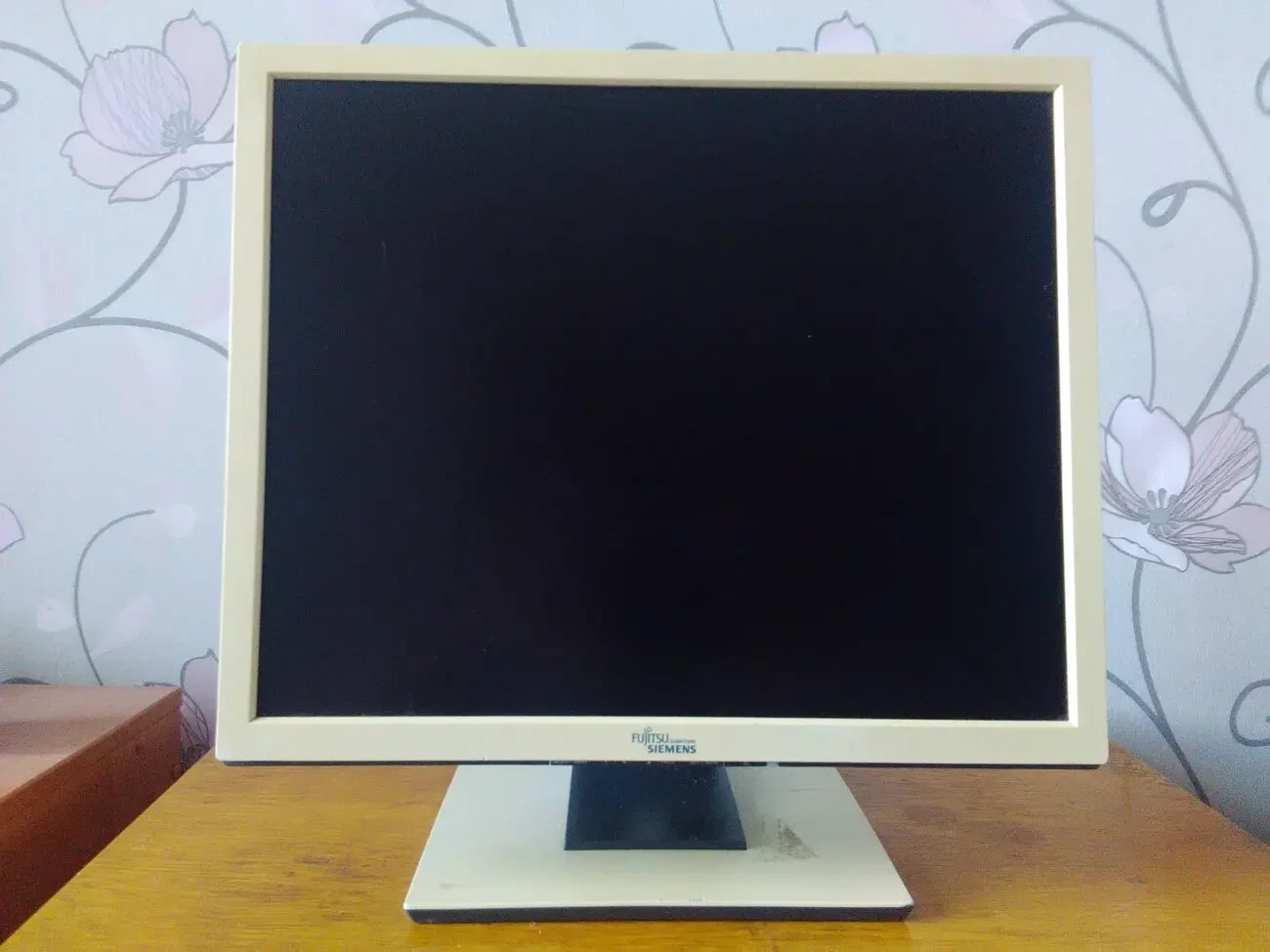 Монитор Fujitsu Siemens B19-3 + 15 DVD дисков с фильмами 2