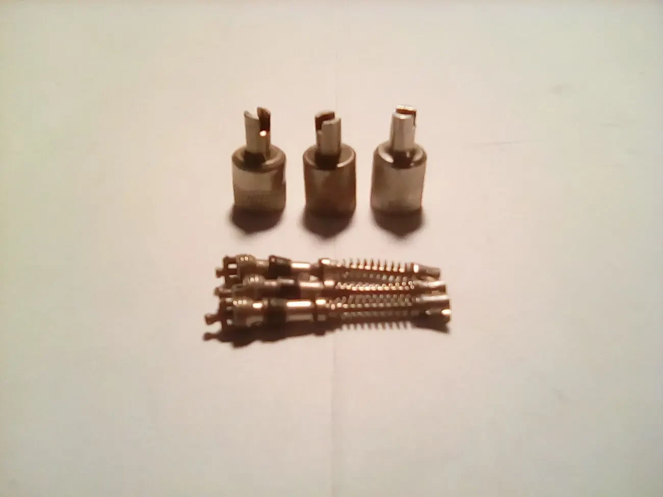 Золотники на камеры с колпачками