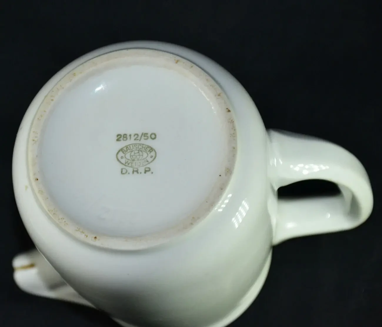 Молочник. Высота 12см Клеймо D.R.P. дойчланд рейх патент/ Скол на гор 4