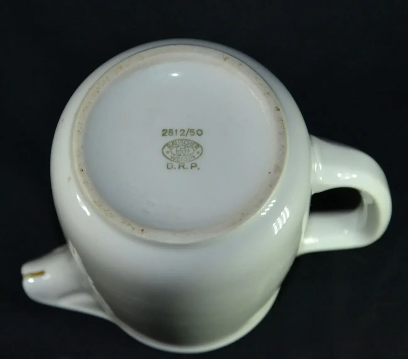 Молочник. Высота 12см Клеймо D.R.P. дойчланд рейх патент/ Скол на гор 5