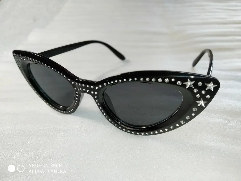 Солнцезащитные очки кошачий глаз со стразами Y2K. 4